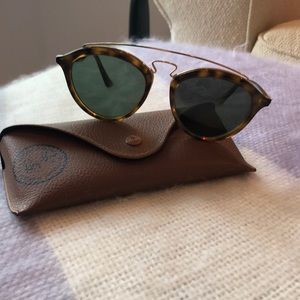 Classic ray ban sunglasses!